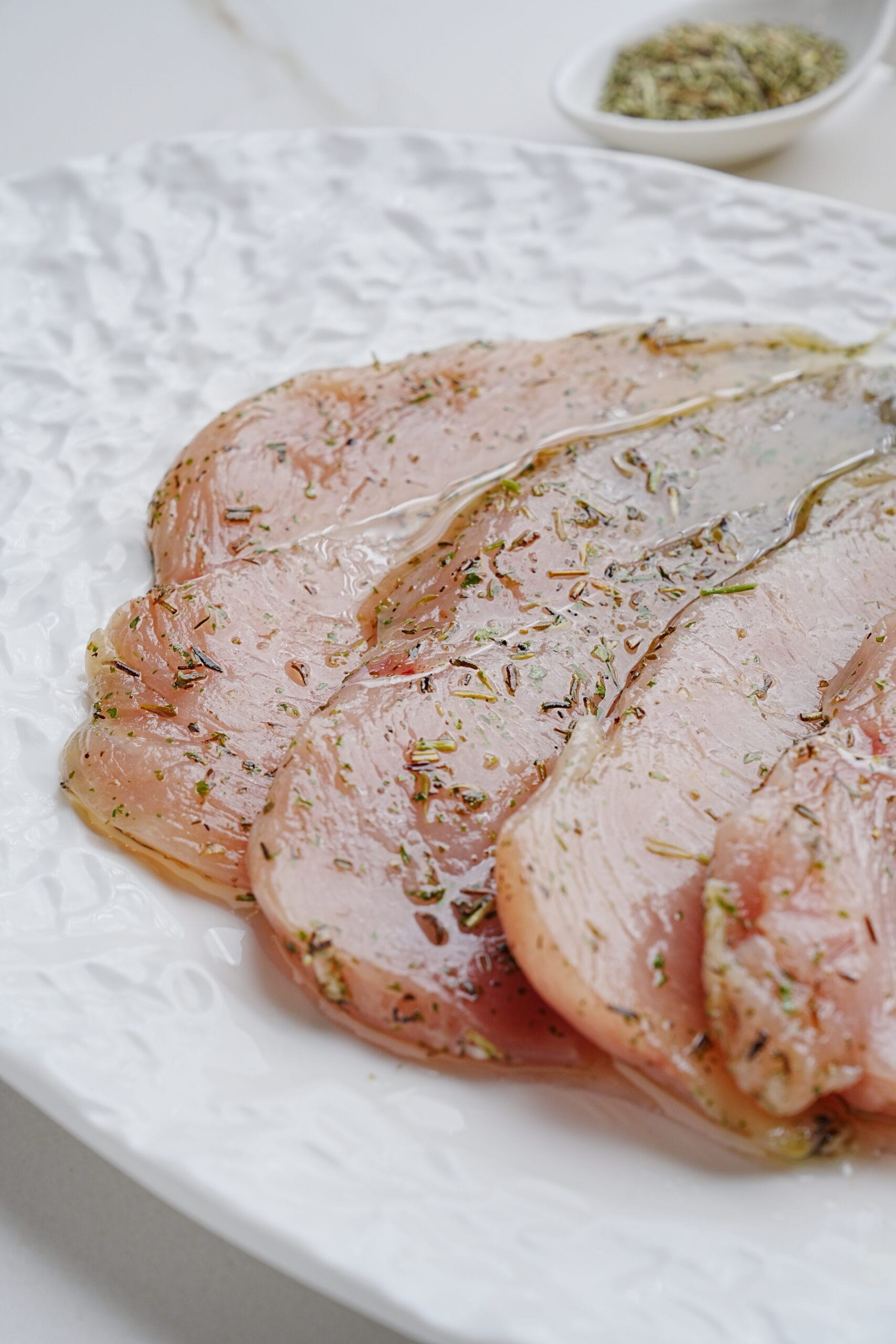 🌿 Steak de poulet mariné au thym Steak de poulet mariné au thym – Image 1